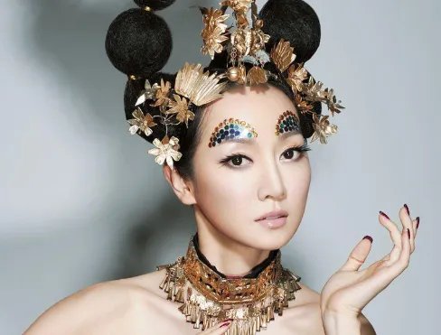 她从名字到血统都是造假，她被金星“撕”后淡出圈再复出人气低迷，她是谁？