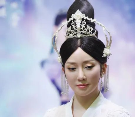 她从名字到血统都是造假，她被金星“撕”后淡出圈再复出人气低迷，她是谁？