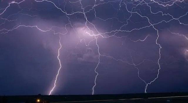 美国出现巨型圆盘状陆架云，真的是外星人吗？