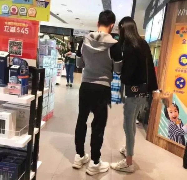 奚梦瑶产后逛街被拍状态良好，豪门的生活有多滋润？