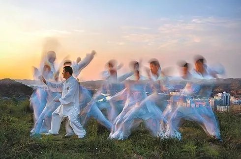 上联：冬至阳生夏至阴生，下联怎么对？