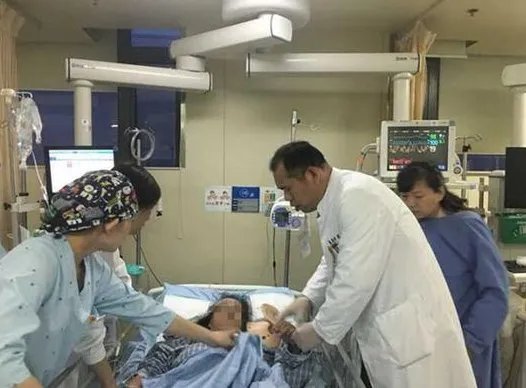 上海中环高架多车追尾具体伤亡情况如何？