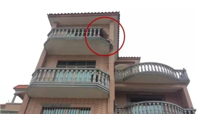 婚礼上22岁伴娘坠楼身亡是怎么回事？