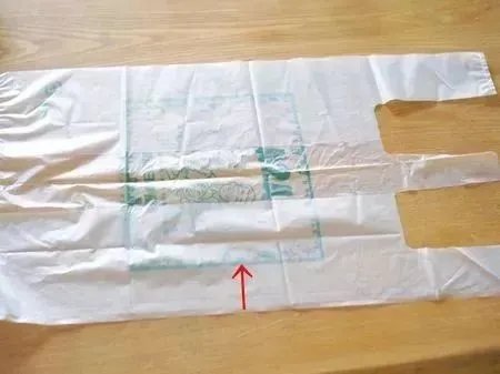 你扔的每一个塑料袋，都会回到你的餐桌上