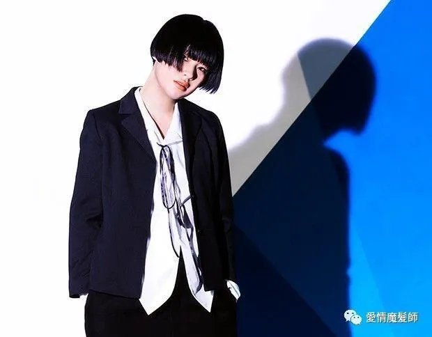 郑爽短发尴尬期