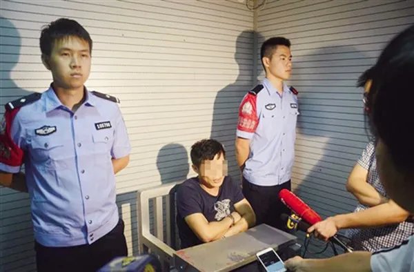 记者采访为何遭掌掴？