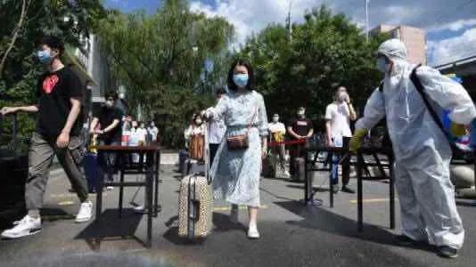 高校学生“非必要不出校“，官方对此有何回应？