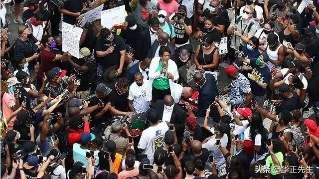 如果11月美国大选败选，特朗普会赖在白宫不走吗？