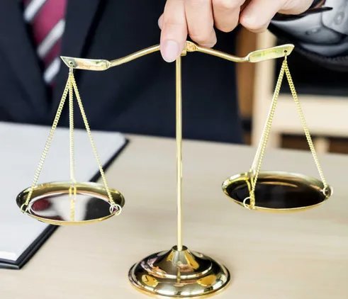 两个蟊贼骑着偷来的摩托去偷摩托,如何看待他们的行为呢?