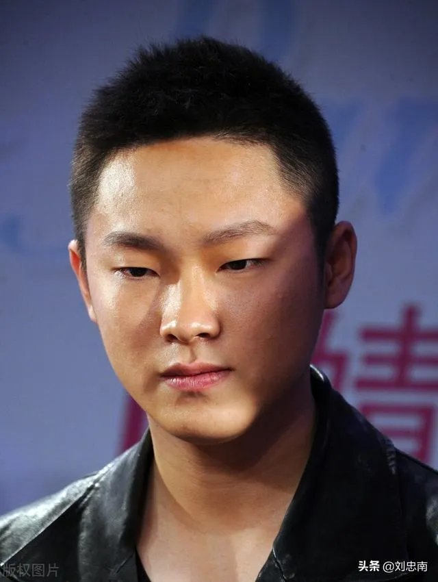 如何评价梁博的唱功和创作？