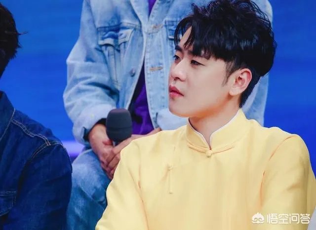 因唱小曲成“德云一哥”，不到半年反超岳云鹏，张云雷为何能火？