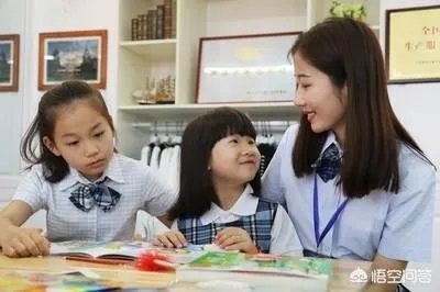 您觉得老师让家长批改作业这个做法对吗？为什么？