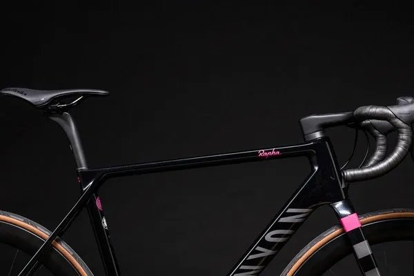 Rapha x Canyon 打造“单车界超级跑车” Ultimate CF SL 8 Disc RCC