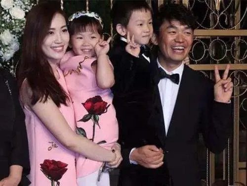 王宝强和马蓉为什么离婚，孩子究竟是不是王宝强亲生的？