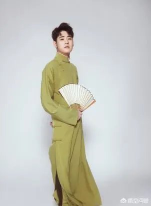 因唱小曲成“德云一哥”，不到半年反超岳云鹏，张云雷为何能火？