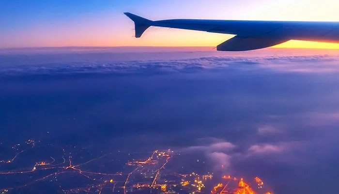 东航客机降落时疑撞坏跑道灯怎么回事 东航客机降落事故原因