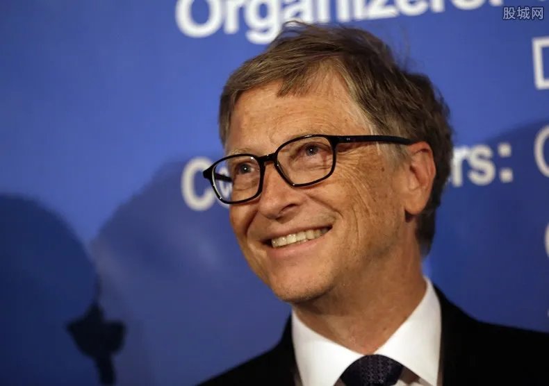 比尔盖茨警告全美必须停摆 还建议向中国学习