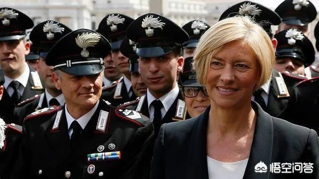 法国国防部长访问了其在约旦打击伊斯兰国的军事基地，法国为何不在叙利亚建立基地？