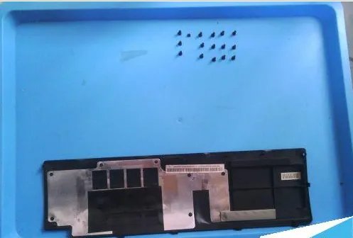 宏基的笔记本4750G 怎么拆开来自己清灰啊。