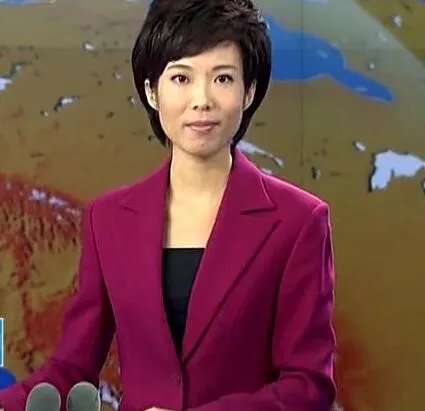 央视女主播宝晓峰简历简介  家世背景被曝光