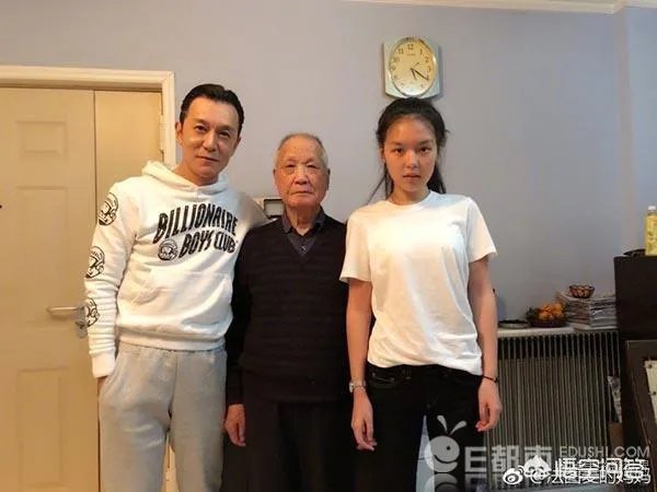 有人说头条全是李咏死的消息，难道一个艺人的离去会惊动全世界吗？你怎么看？