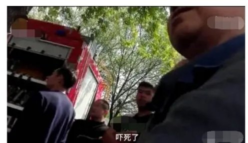 餐馆起火悠闲吃饭是怎么回事？