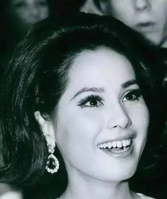 日本最传奇灰姑娘:15岁做艺伎,22岁嫁总统,73岁因何事遭封杀?