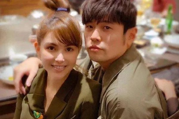 对于侯佩岑回应与昆凌撞图一事，你怎么看？