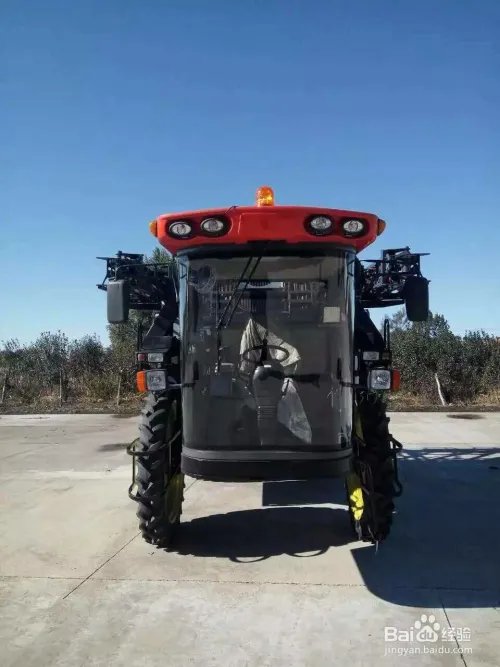 植保类农机发展格局初现 自走式喷药机是方向