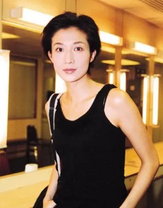 吴绮莉和成龙是怎么认识的呢？