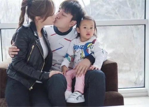 如何看待PG one与李小璐深夜出入同一小区？