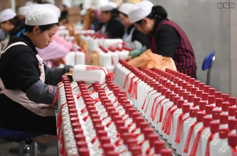 国内首家千亿酒企 今年茅台销售总量达突破千亿