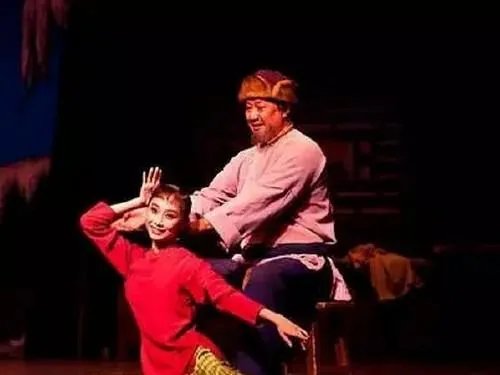 电影白毛女结尾早先赵大叔说的那个什么过来了