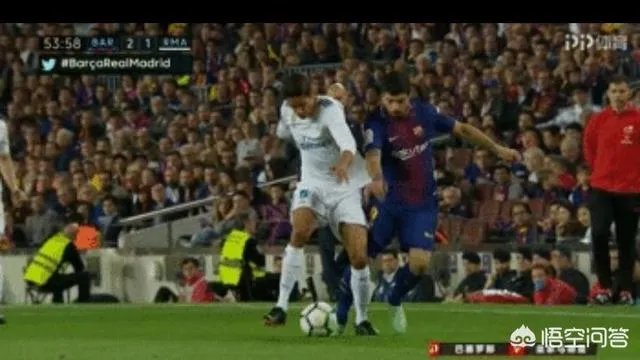 如何看待国家德比中，巴萨第二球时苏亚雷斯的犯规？
