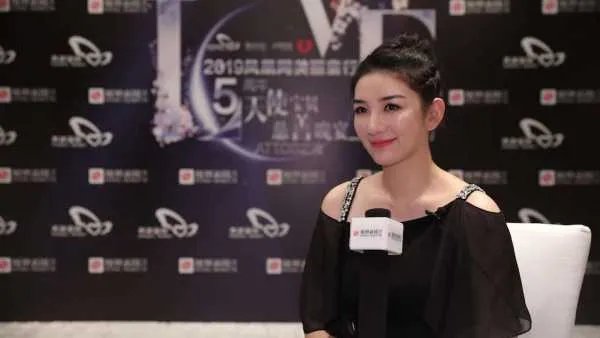 黄奕离婚后靠什么生活？