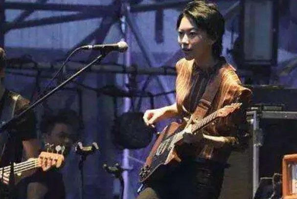 窦靖童的歌让人觉得很轻快，她的歌曲有什么特殊的魔力呢？