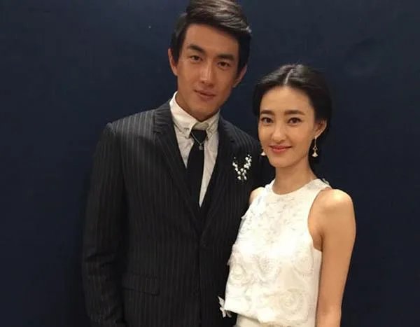 素颜女神王丽坤为什么能迷倒林更新？