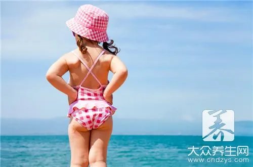 一般穿泳衣还要穿内衣吗