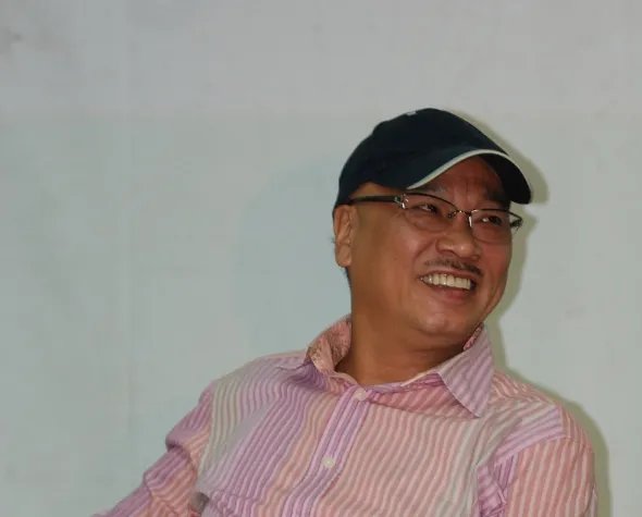 洪金宝马云都得叫周星驰星爷，只有他敢叫星仔，他是谁？