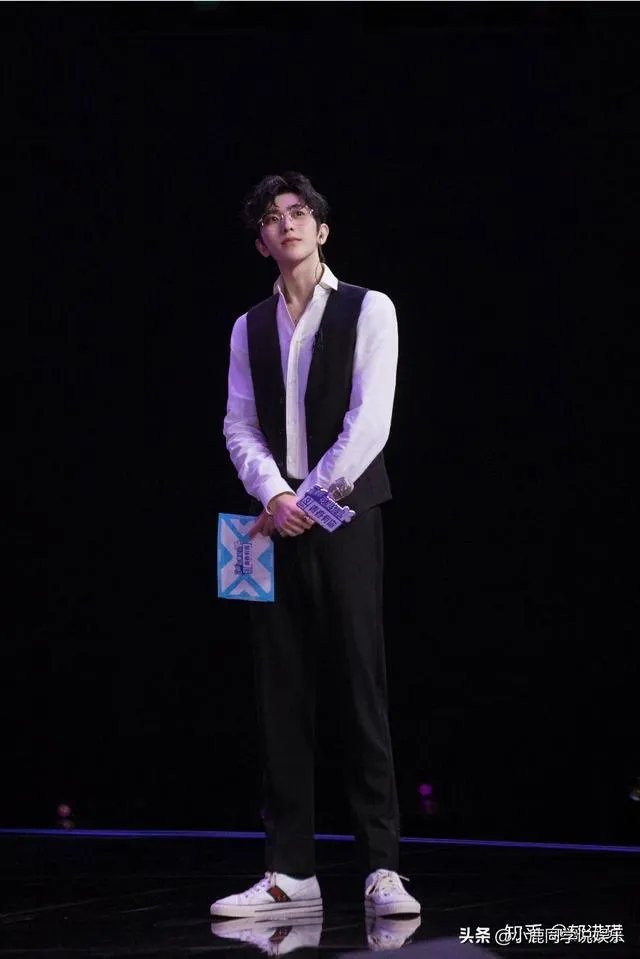 如何看待蔡徐坤对刘雨昕的态度？