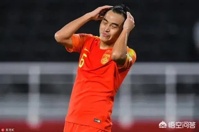 强烈建议，让散步踢球的冯潇霆退出国家队，你同意吗？