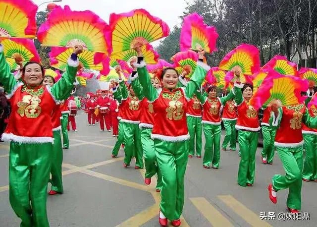 喜欢跳广场舞的朋友，大家谈谈跳广场舞，开心和舞姿哪个更重要？