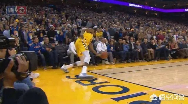 火勇裁判报告官宣，杜兰特界外救球是因哈登先犯规，火箭绝杀三分未提及，你怎么看？