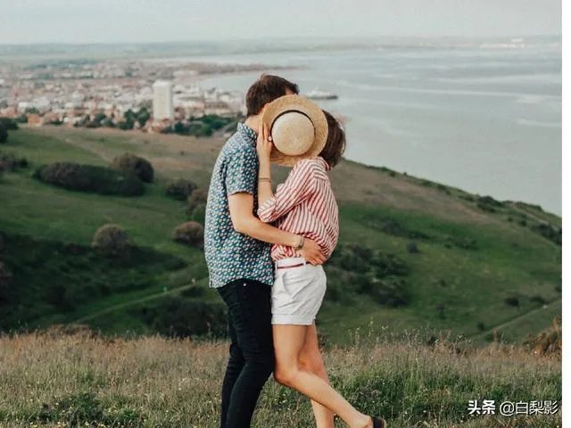 感情是靠感动还是靠吸引