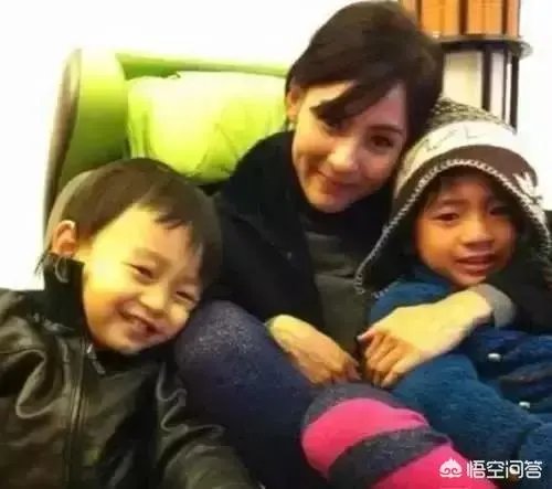 张柏芝陪儿子吃饭累到睡着,被网友嘲讽是“戏精”,你怎么看?