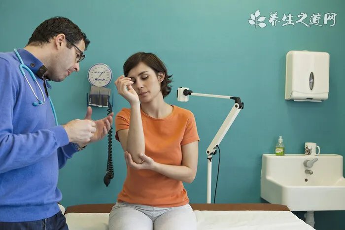 武汉一餐馆操作间发生爆燃怎么回事