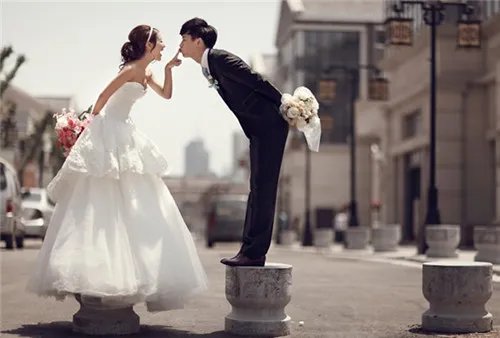 青岛哪里拍婚纱照好 婚纱照姿势大全