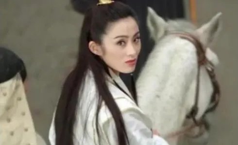 朱茵和邱淑贞的经典镜头，都比不过蔡少芬的“低头杀“，你觉得呢？