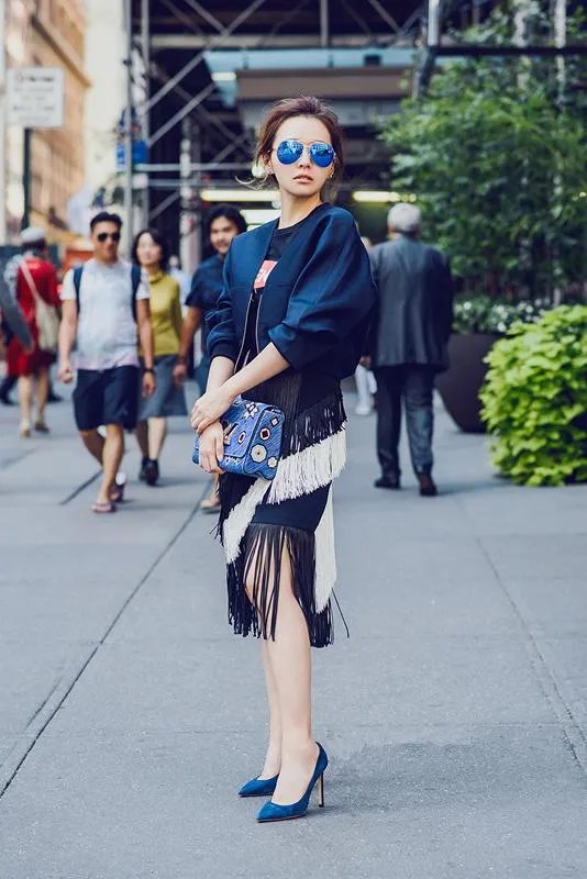 #维密大秀#张靓颖成第一个登上维密舞台的中国歌手，她的时尚品味如何？