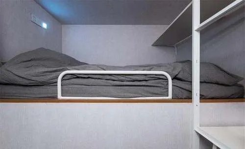 湖北经济学院强制要求男女混寝,该校对此有何回应?